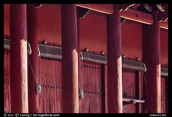 Pilars and bays of main shrine, Jongmyo. Seoul, South Korea (color)