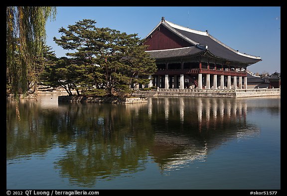 Gyeongghoe-ru pavilion and pond. Seoul, South Korea (color)
