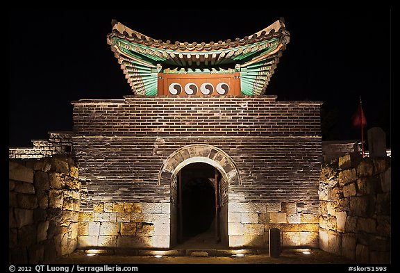 Seonamammun gate by night, Suwon Hwaseong Fortress. South Korea