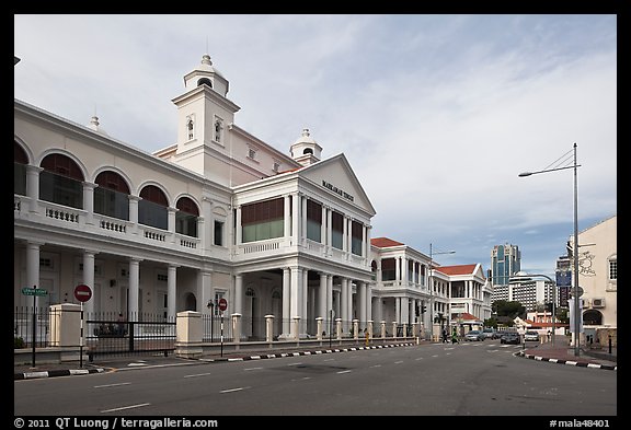 Street and colonial-style supreme court. George Town, Penang, Malaysia (color)