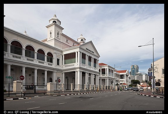 Street and colonial-style supreme court. George Town, Penang, Malaysia