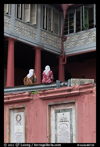 Women sitting, Stadthuys. Malacca City, Malaysia (color)