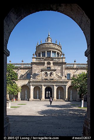 Entrance courtyard of Hospicios de Cabanas framed by an arch. Guadalajara, Jalisco, Mexico