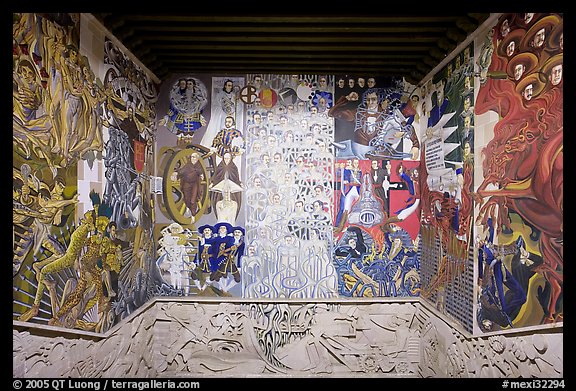 Mural of the region's history by Antonio Rodriguez in the Palacio de Gobernio. Zacatecas, Mexico (color)