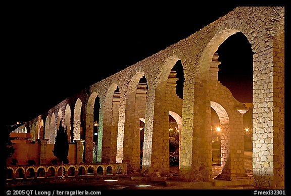 Aqueduct by night. Zacatecas, Mexico (color)