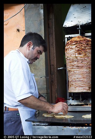 Man preparing tacos with meat. Guanajuato, Mexico (color)