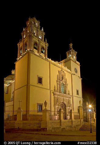 Basilica de Nuestra Senora de Guanajuato by night. Guanajuato, Mexico