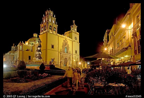 Plaza de la Paz and Basilica de Nuestra Senora de Guanajuato by night. Guanajuato, Mexico