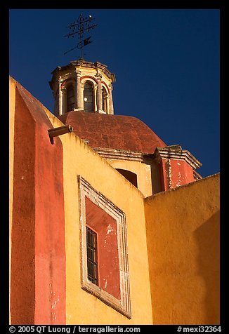 Walls and dome of Templo de San Roque, early morning. Guanajuato, Mexico