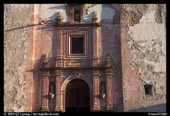 Facade of San Roque church, early morning. Guanajuato, Mexico (color)