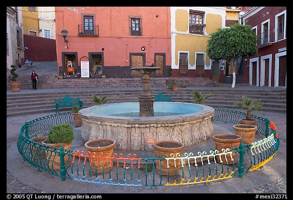 Fountain on Plazuela de los Angeles. Guanajuato, Mexico (color)