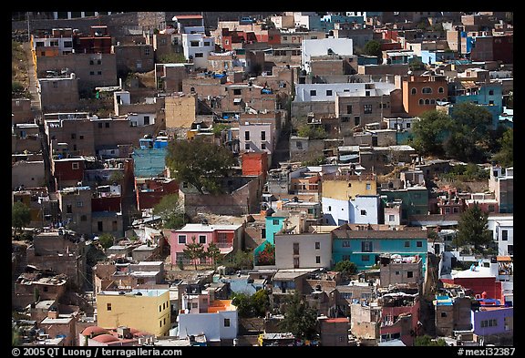 Brligly painted houses on hillside. Guanajuato, Mexico