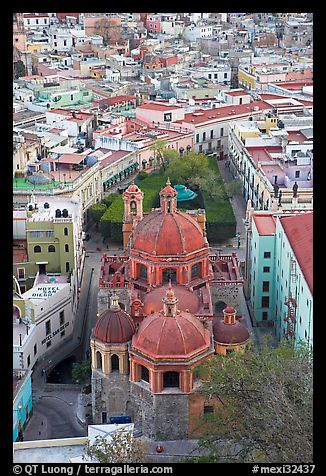 Church of San Diego and Jardin de la Union. Guanajuato, Mexico