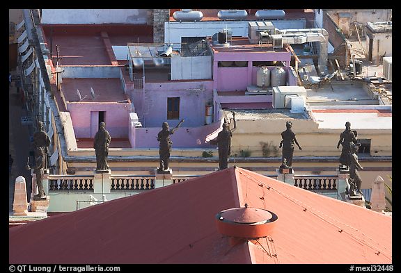 Roof of Teatro Juarez with statues. Guanajuato, Mexico (color)
