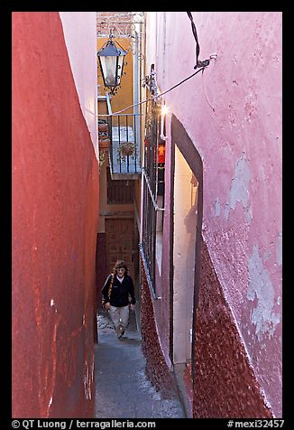 Looking down Callejon del Beso, the narrowest of the alleyways. Guanajuato, Mexico (color)