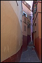 Callejon del Beso, the narrowest of the alleyways. Guanajuato, Mexico