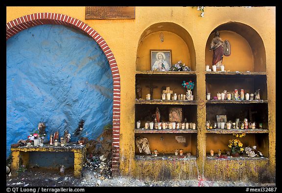 The exterior wall of a roadside chapel. Mexico (color)