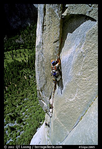 Valerio Folco leading the third pitch. El Capitan, Yosemite, California