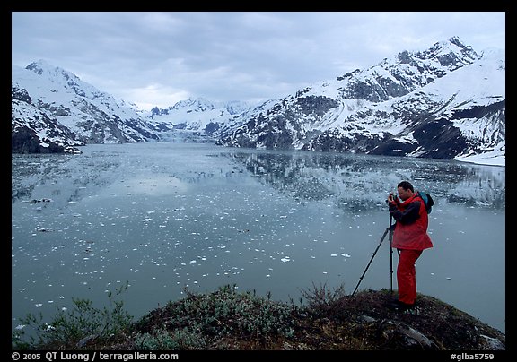 Photographing John Hopkins Inlet. Glacier Bay National Park, Alaska (color)