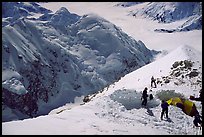 Being acclimatized thanks to my extended waiting at 14300ft, I skip the 16000 camp, which is occupied by a guided team comming from the bottom of the ridge. Denali, Alaska