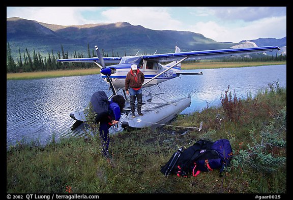 Backpackers beeing dropped off by a floatplane at Circle Lake. Gates of the Arctic National Park, Alaska