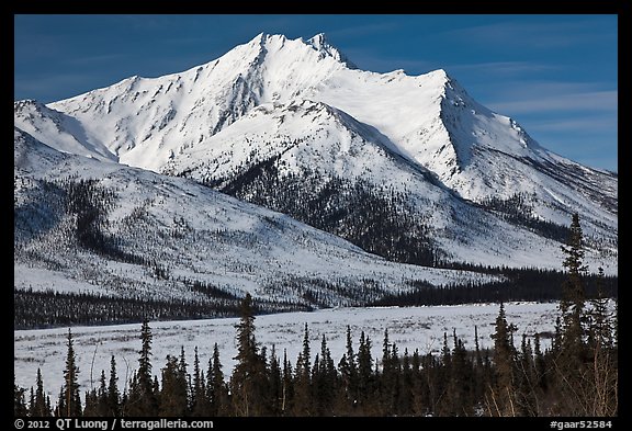 Brooks Range mountains in winter. Gates of the Arctic National Park, Alaska, USA.