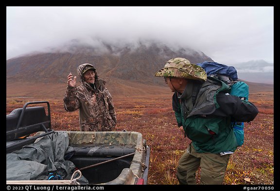 Nunamiut man dropping backpacker. Gates of the Arctic National Park (color)