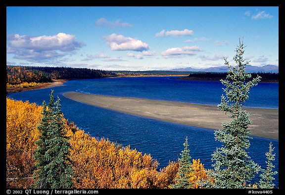 Sand bar and bend of the Kobuk River, mid-morning. Kobuk Valley National Park, Alaska, USA.