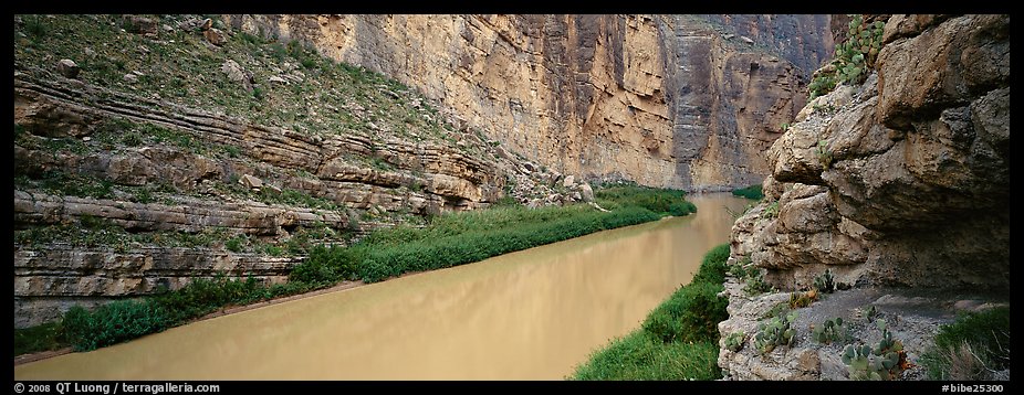 Rio Grande River flowing through Santa Elena Canyon. Big Bend National Park (color)
