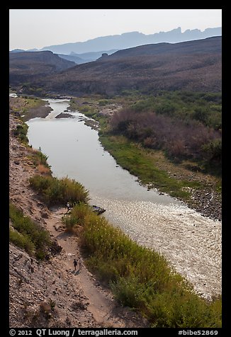 View from above of Rio Grande and hikers heading towards hot springs. Big Bend National Park, Texas, USA.