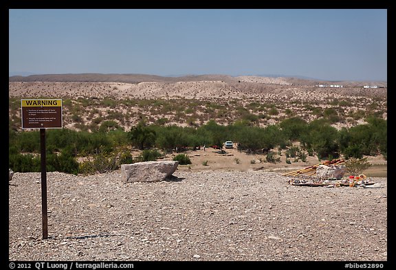 US and Mexico sides of the border. Big Bend National Park (color)