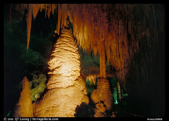 Stalagmite and stalagtites draperies. Carlsbad Caverns National Park, New Mexico, USA.