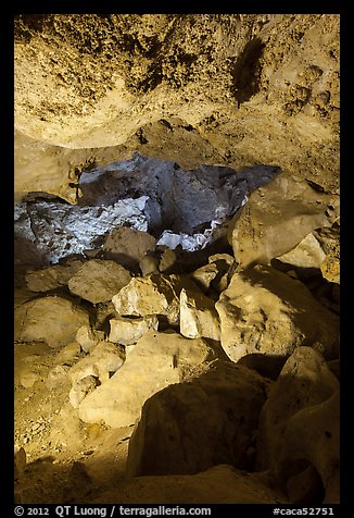 Rocks and hole. Carlsbad Caverns National Park (color)