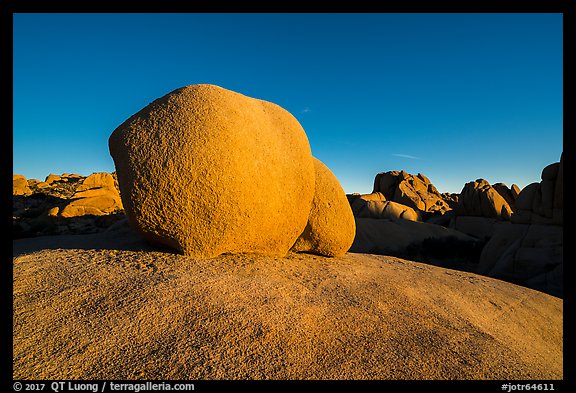 Twin boulders. Joshua Tree National Park (color)