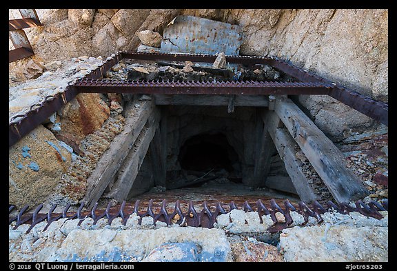 Entrance shaft of Mastodon Mine. Joshua Tree National Park (color)