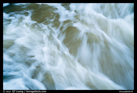 Moving water close-up, Tinkers Creek, Bedford Reservation. Cuyahoga Valley National Park (color)