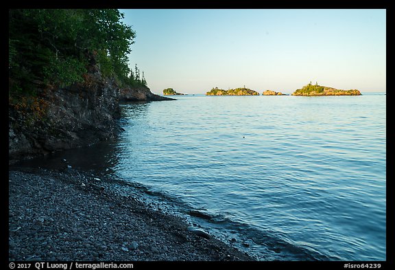 Beach and outer islands, late afternoon, Tookers Island. Isle Royale National Park, Michigan, USA.