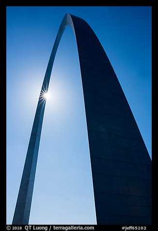 Gateway Arch with sunstar. Gateway Arch National Park (color)