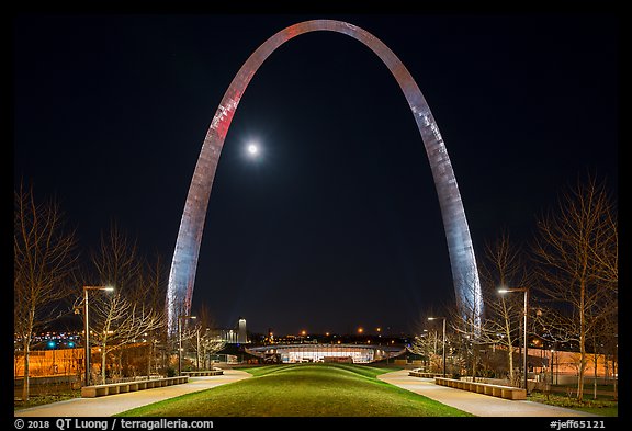 Arch at night and moon above new overpass. Gateway Arch National Park, St Louis, Missouri, USA.