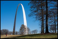 Visitor looking. Gateway Arch National Park, St Louis, Missouri, USA.