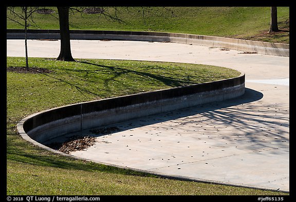 Curves of drained North Pond. Gateway Arch National Park, St Louis, Missouri, USA.