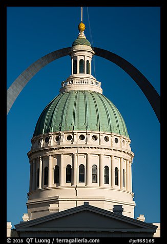 Historic Old Courthouse dome and Arch. Gateway Arch National Park, St Louis, Missouri, USA.