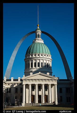 Old Courthouse and Arch. Gateway Arch National Park (color)