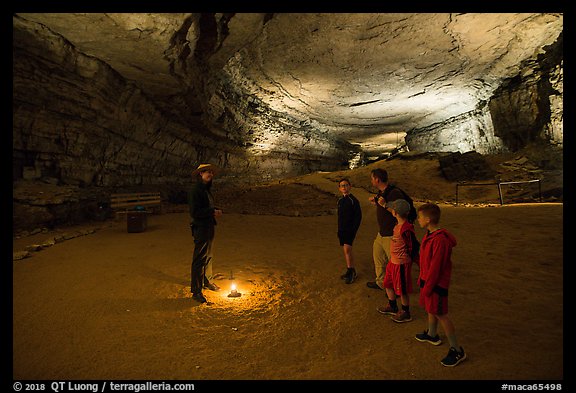 Ranger talks to family in cave. Mammoth Cave National Park (color)