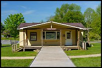 Grandview Visitor Center. New River Gorge National Park and Preserve ( color)