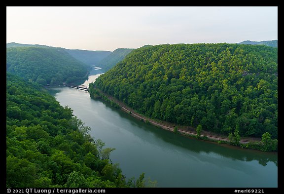 New River from Hawks Nest. New River Gorge National Park and Preserve (color)