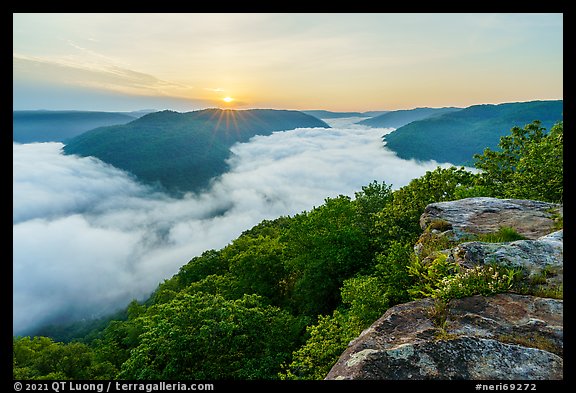 Sunrise over fog-filled gorge from Grandview Overlook. New River Gorge National Park and Preserve (color)