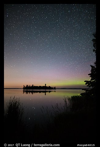 Faint aurora borealis, Bittersweet Island, Kabetogama Lake. Voyageurs National Park, Minnesota, USA.