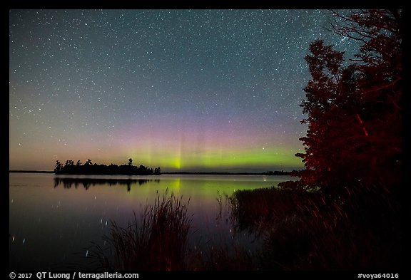 Northern Lights, Bittersweet Island, Kabetogama Lake. Voyageurs National Park (color)