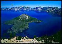 Lake and Wizard Island. Crater Lake National Park, Oregon, USA.